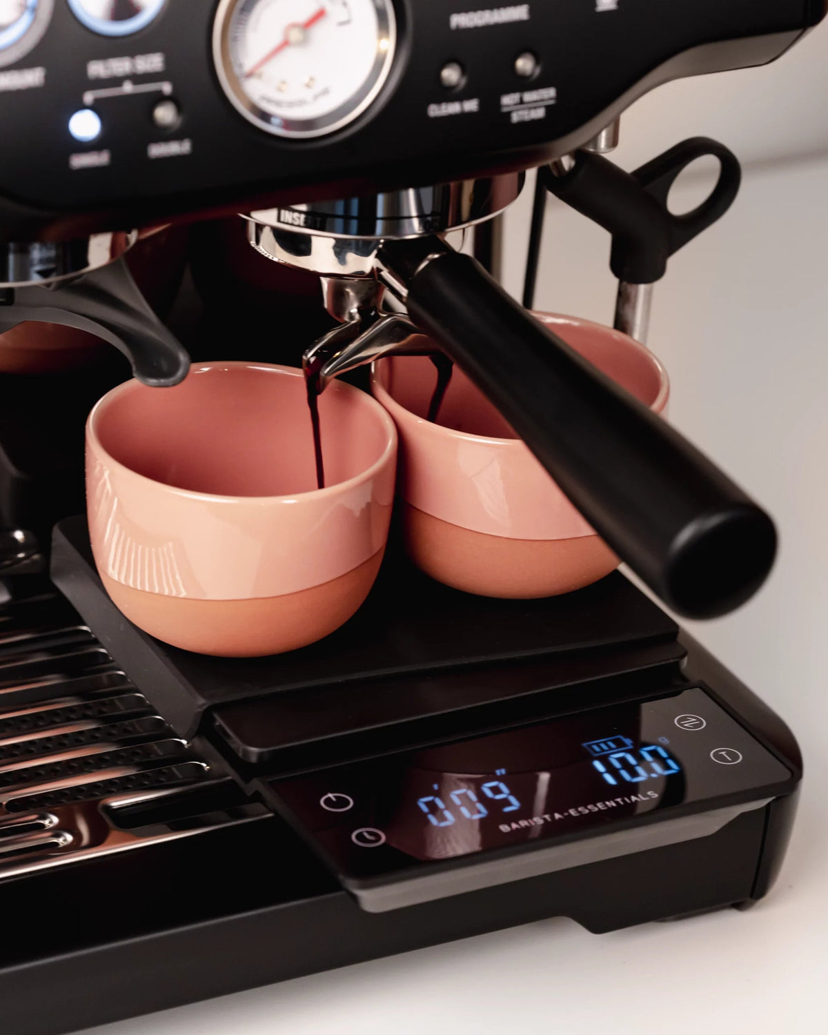 Kaffeewaage und Sage Siebträger
